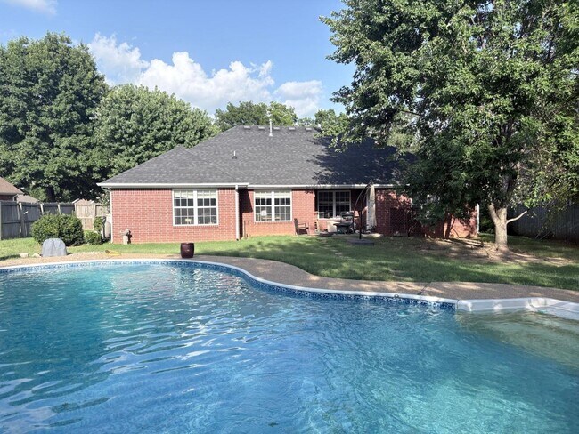 Foto del edificio - 702 Tunbridge Dr