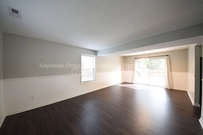 Foto del edificio - 1549 River Creek Crescent