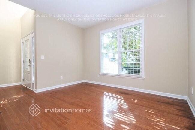 Foto del edificio - 7022 Surrey Dr