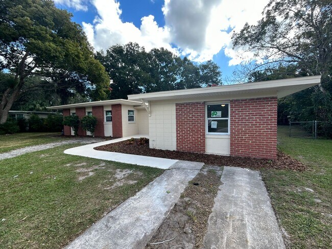 Building Photo - 121 E Coleman Cir
