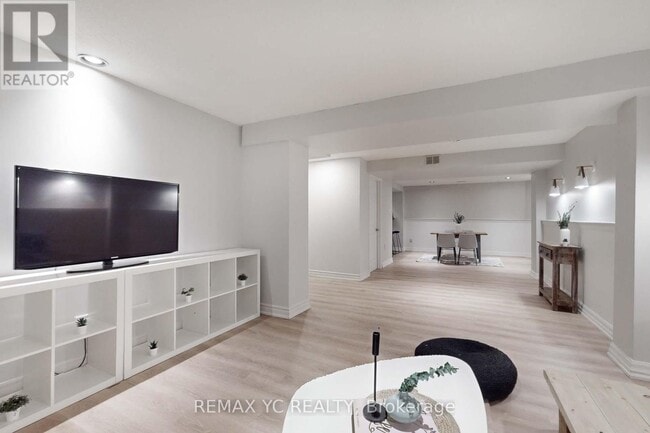 Building Photo - 4 Theobalds Cir
