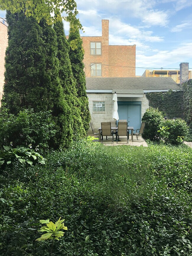 Foto del edificio - 6109 S Greenwood Ave