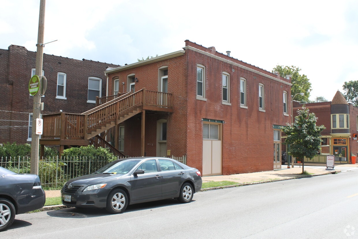 Building Photo - Park East Apartments