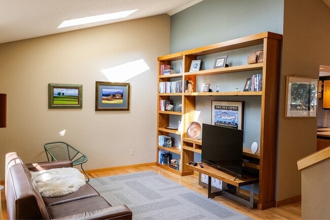 Building Photo - 2905 NE 26th St