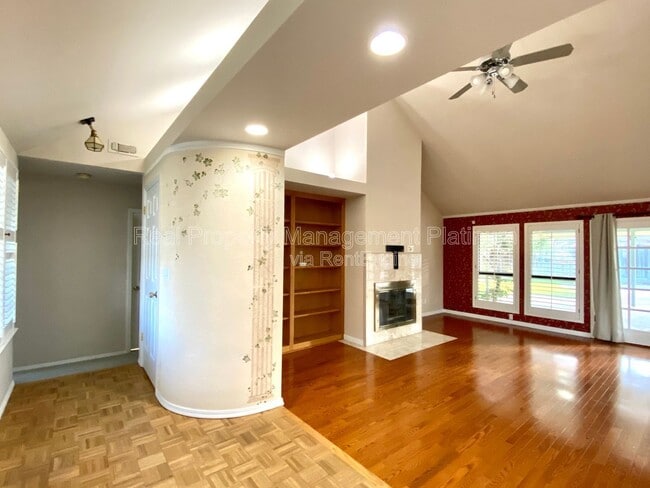 Foto del edificio - 672 W Ellery Ave