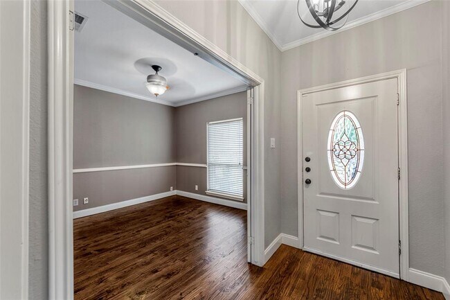 Foto del edificio - 4636 Versailles Ln