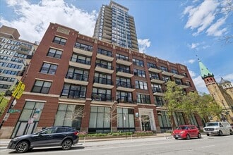Building Photo - 210 S Desplaines St
