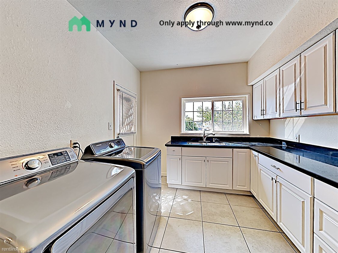 Primary Photo - 2 br, 1 bath Duplex - 1474 Highland Blvd