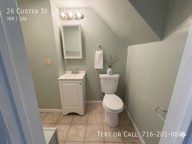 Building Photo - 26 Custer St