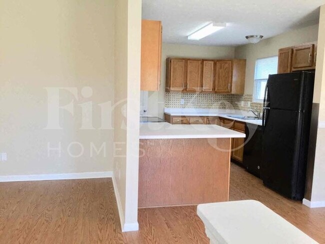Building Photo - 687 Bobolink Court