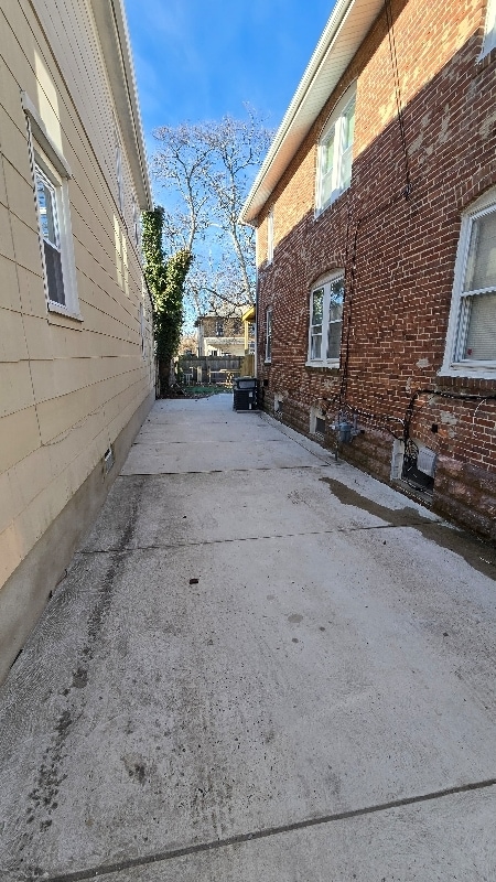 Building Photo - 15 Vola Ln