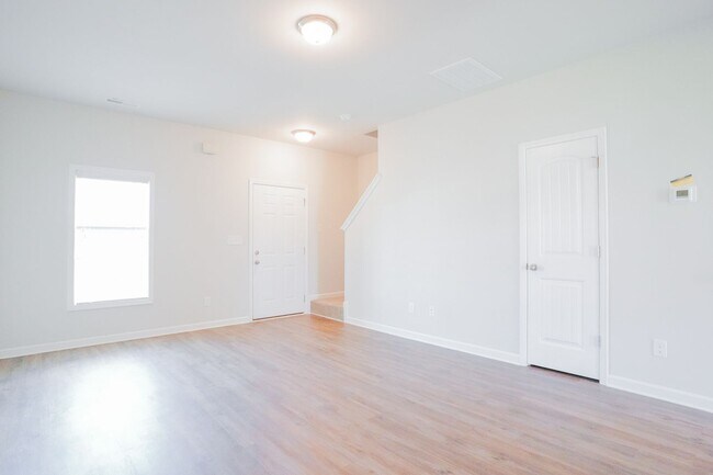 Foto del edificio - 2 Bed-Downtown Clayton Living