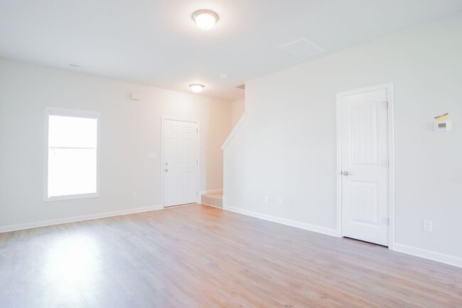 Foto del edificio - 2 Bedroom Townhome Close to Downtown Clayton!