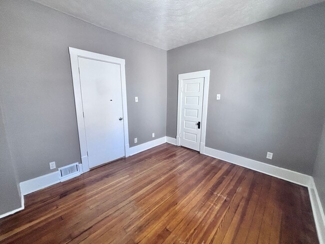 Building Photo - 4406 S 38th St