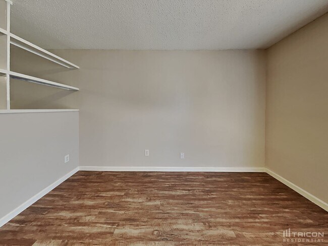 Building Photo - 9945 Sparrow Hawk Ln