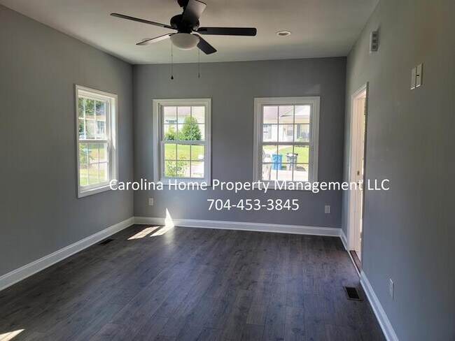 Building Photo - 302 W D Ave