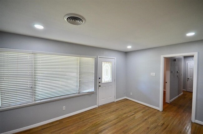 Building Photo - 6229 Tanager St