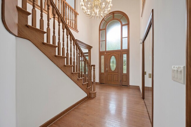 Building Photo - 19W124 Woodcreek Pl