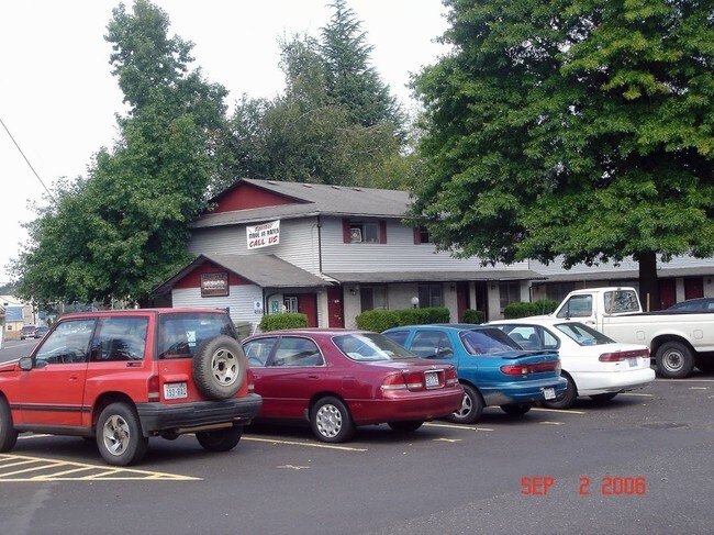 Foto del edificio - 2 BD 1.5 Bath Townhouse