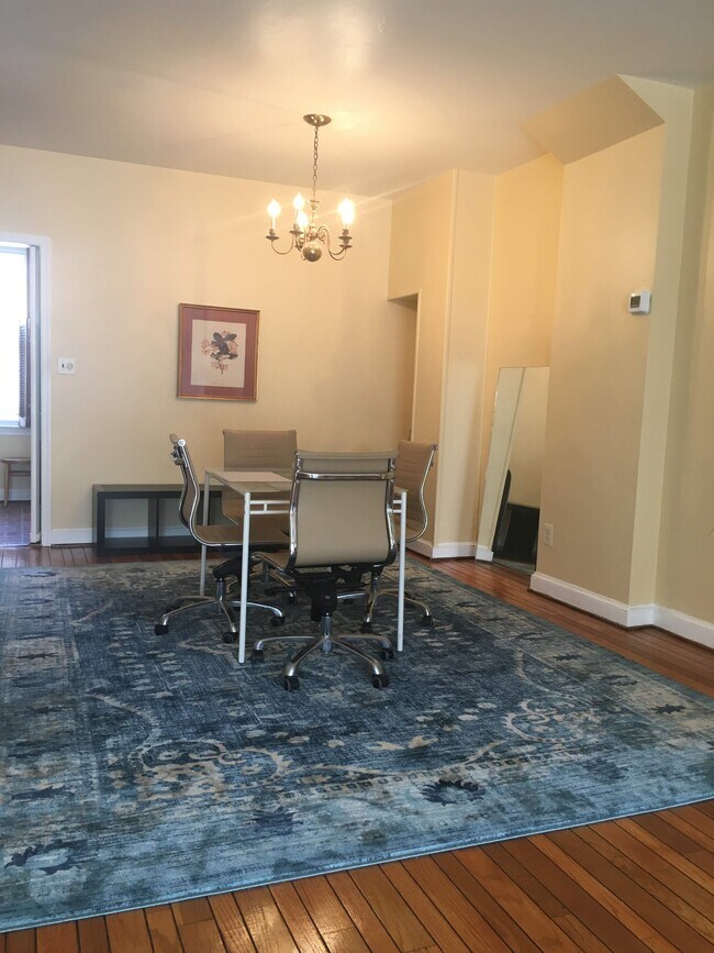 Foto del edificio - 2524 Queen Annes Ln NW