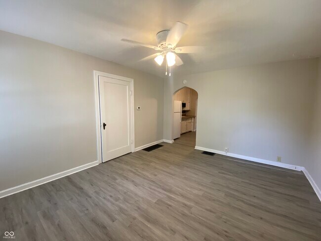 Foto del edificio - 1464 N Gladstone Ave