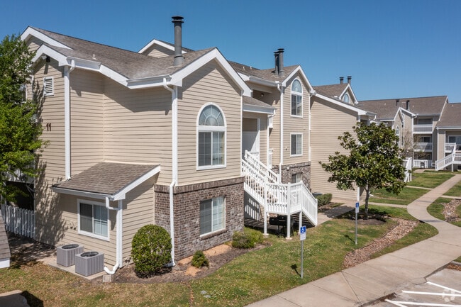 Building Photo - The Park at Woodmoor