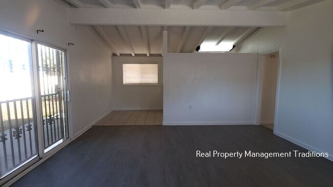 Building Photo - Cute 4 + 2 in West Lancaster!