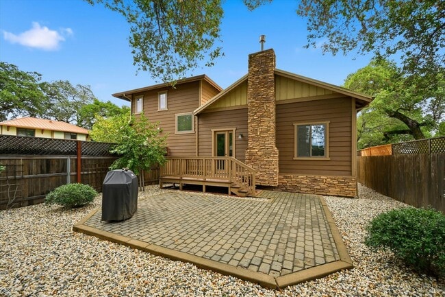 Foto del edificio - 155 Rosebud Ln