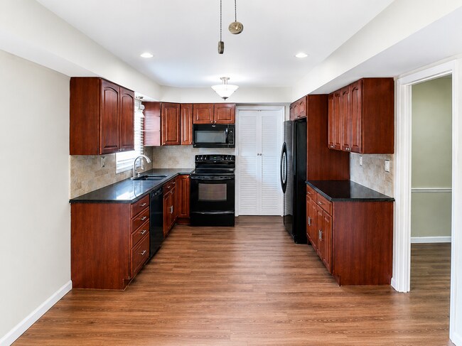 Foto del edificio - 6 Hepburn Ln