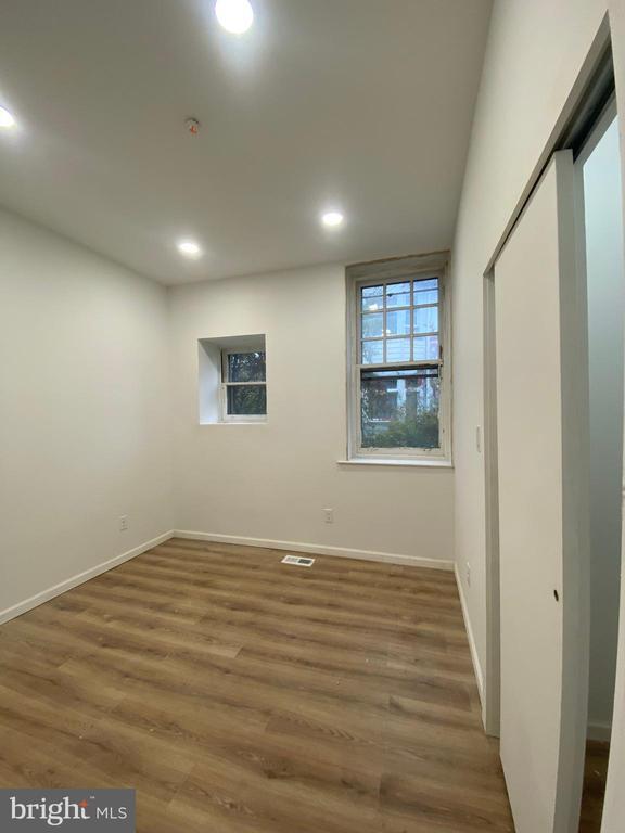 Foto del edificio - 260 W Johnson St