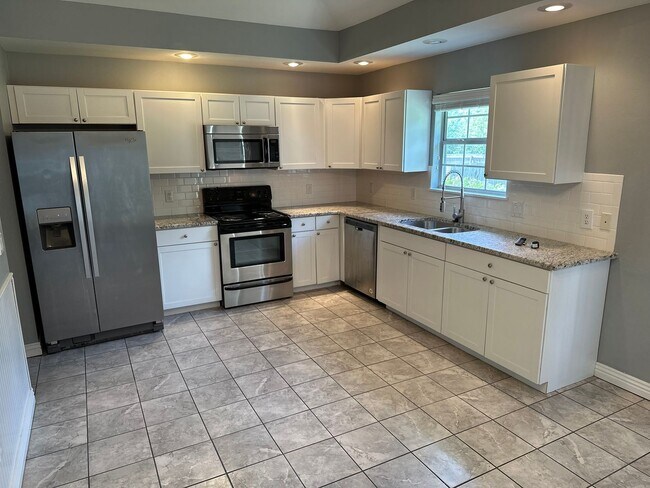 Foto del edificio - Available July 1st! 3-Bedroom, 2-Bathroom Home in Central Springdale
