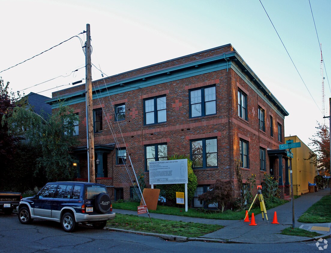 Primary Photo - The Elfreida Apartments