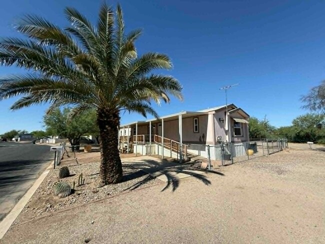 Building Photo - 2640 S Cottonwood Ln