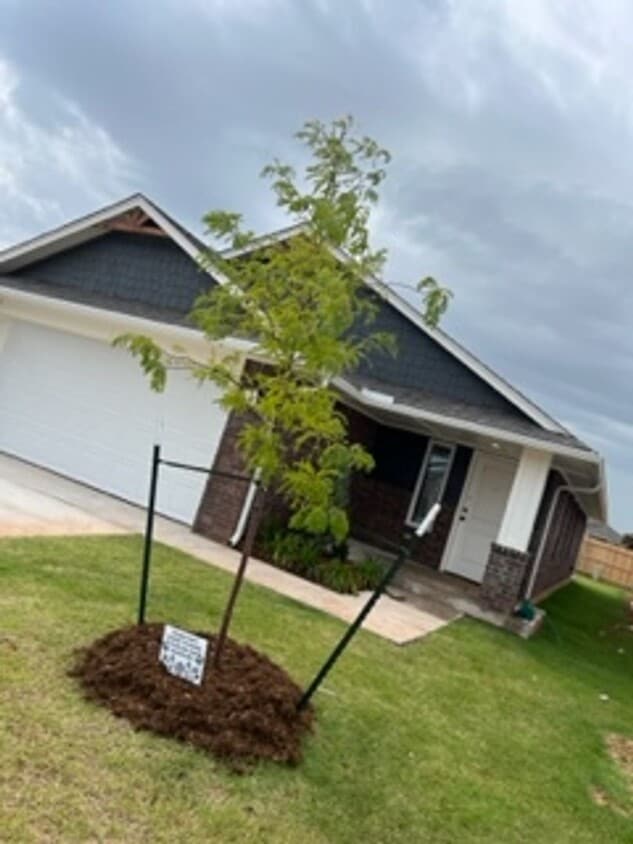 Primary Photo - Captivating New Home!