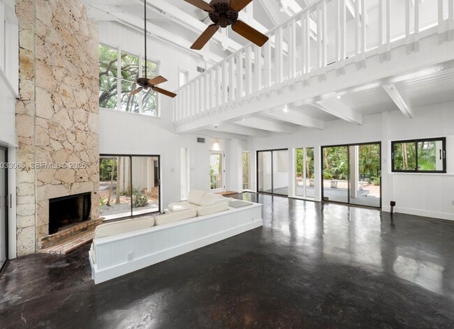Foto del edificio - 5600 Oakwood Ln