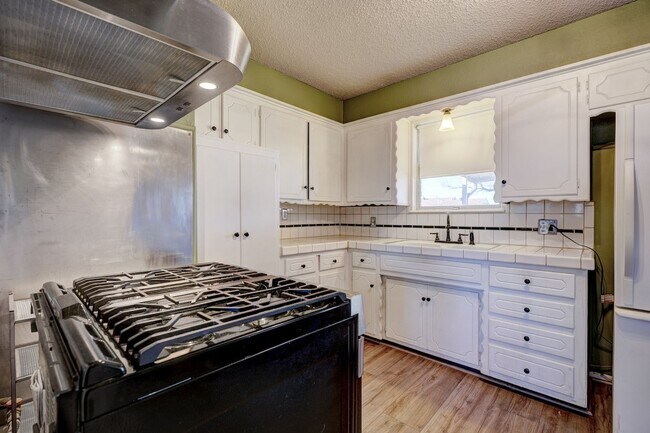 Building Photo - Charming 3 Bed 2 Bath  - Moore, OK