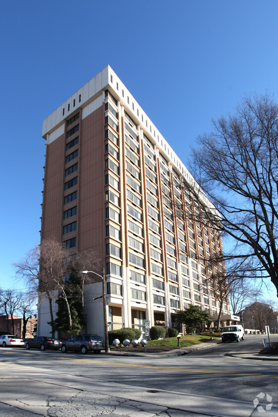 Primary Photo - Gateway Plaza