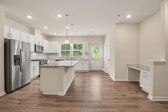 Building Photo - 909 Falls Grove Trl