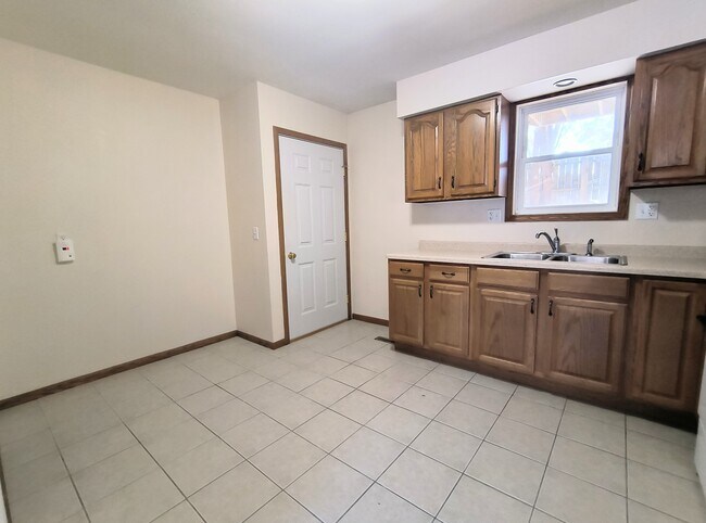 16 - 108 Center Street Ct