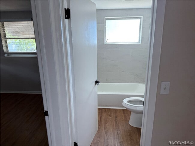 Building Photo - 7 N Jackson St