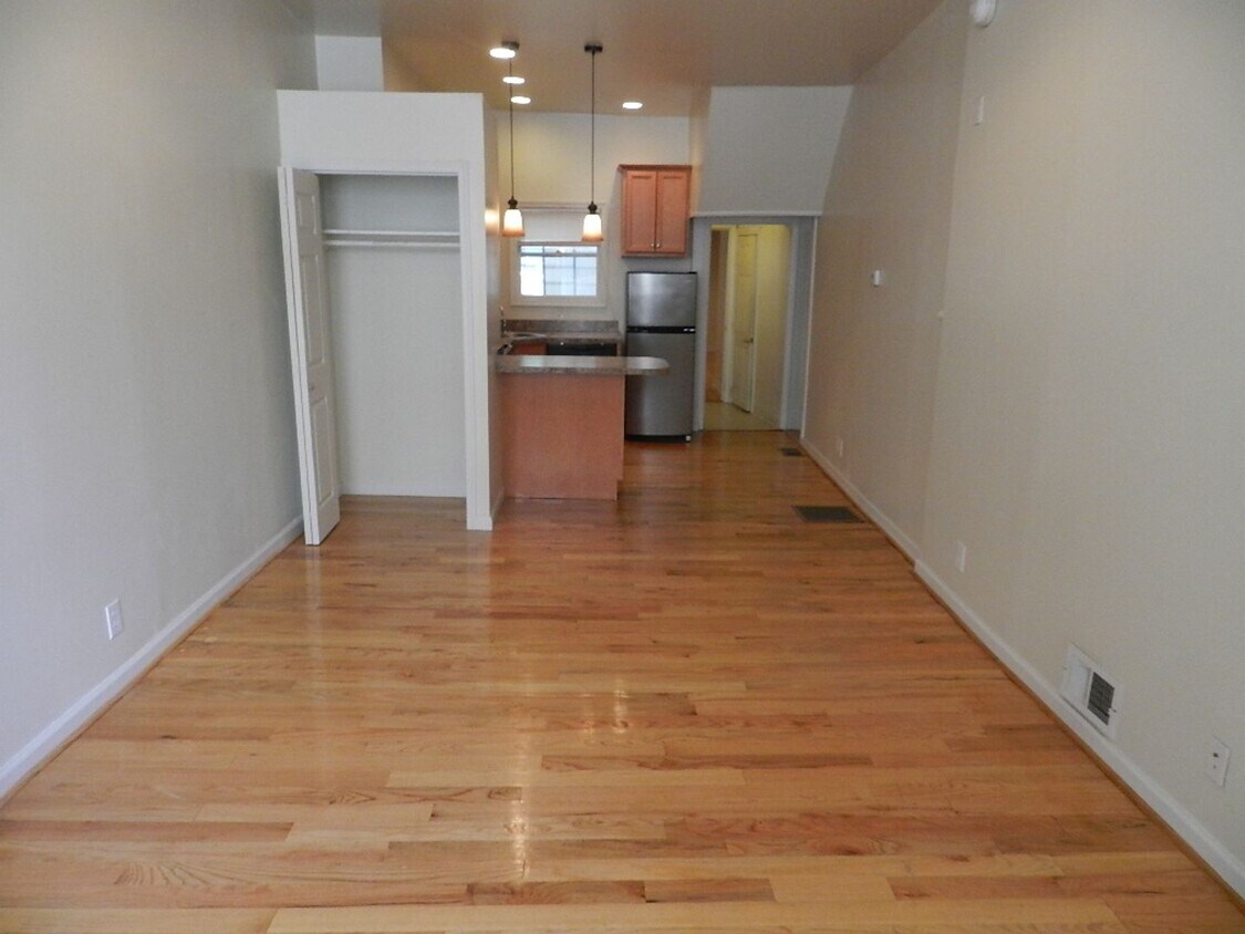 Primary Photo - Beautiful 1 BR w/ in unit WASHER / DRYER a...