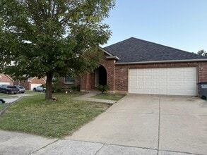 Building Photo - 1940 Cliffrose Dr