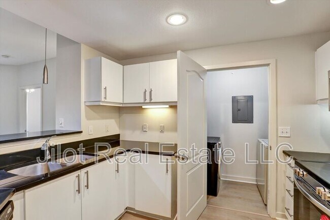 Foto del edificio - 390 17th St NW