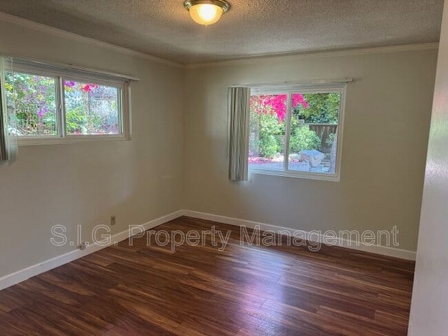 Building Photo - 2279 Saranne St