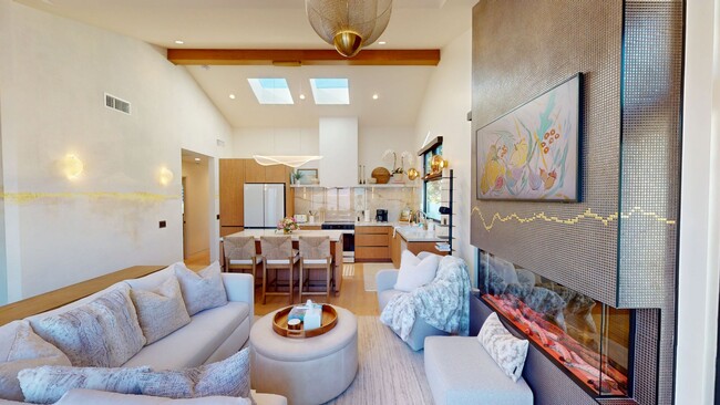 Foto del edificio - Elevated Living Fully Furnished