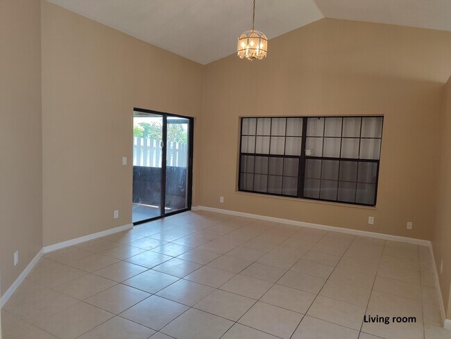 Foto del edificio - 3826 Circle Lake Dr