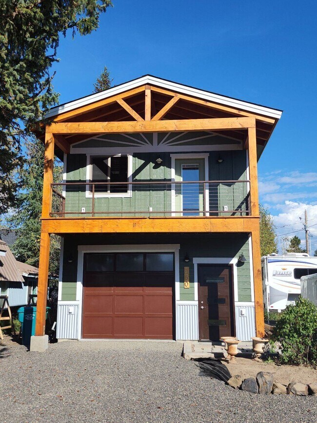 Cochera - 260 Halferty St