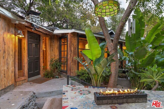 Foto del edificio - 8409 Lookout Mountain Ave