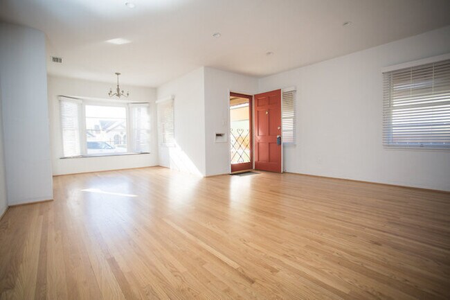 Foto del edificio - Prime Old Town Orange location