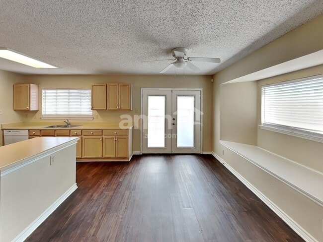 Building Photo - 8066 Chestnut Cape Dr
